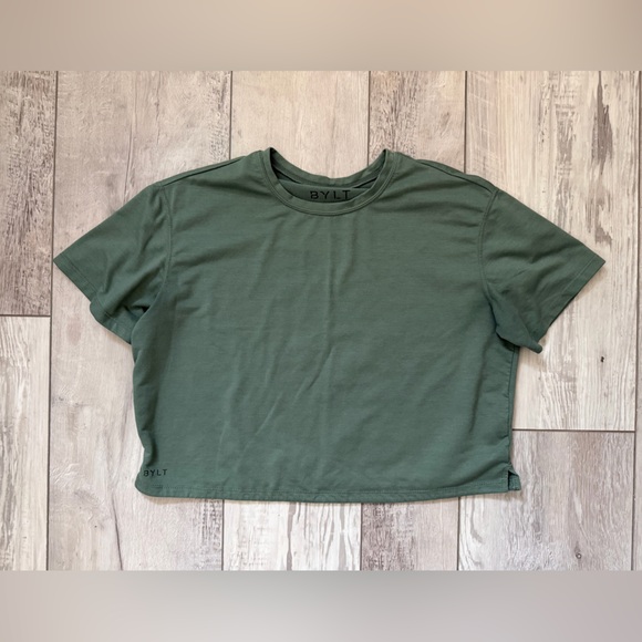 BYLT Essential Cropped Crew Green Tee size medium - Picture 4 of 7
